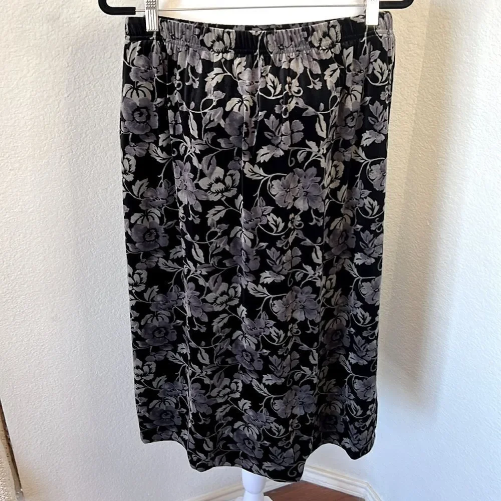 Westbound Women's Round Neck Long Sleeve Top and Skirt Set ~ Size XL